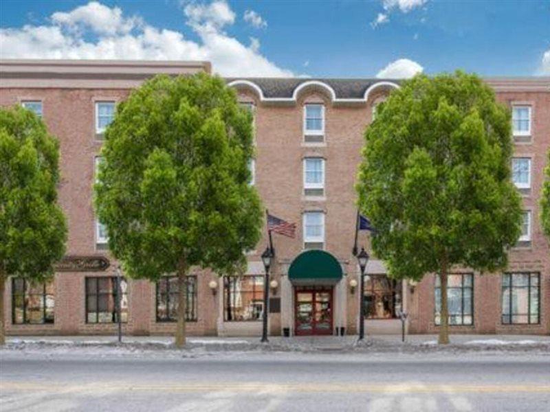 Clarion Hotel & Suites University-Shippensburg Exterior foto