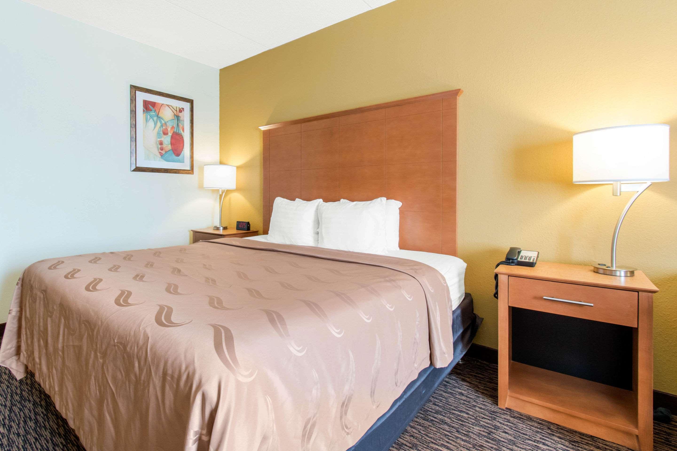 Clarion Hotel & Suites University-Shippensburg Exterior foto