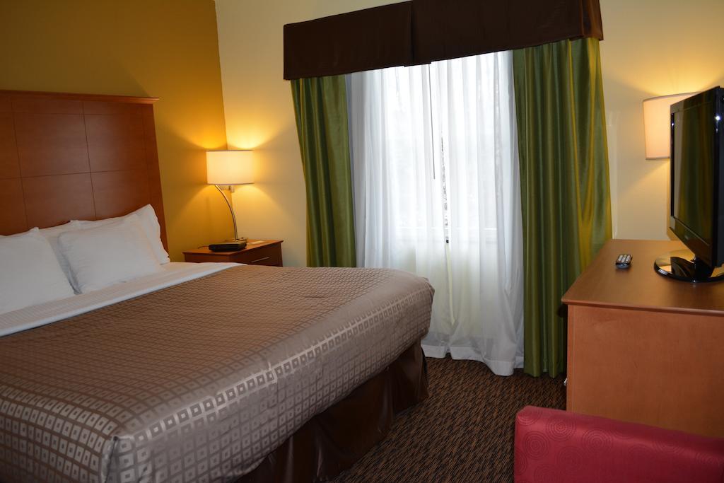Clarion Hotel & Suites University-Shippensburg Exterior foto