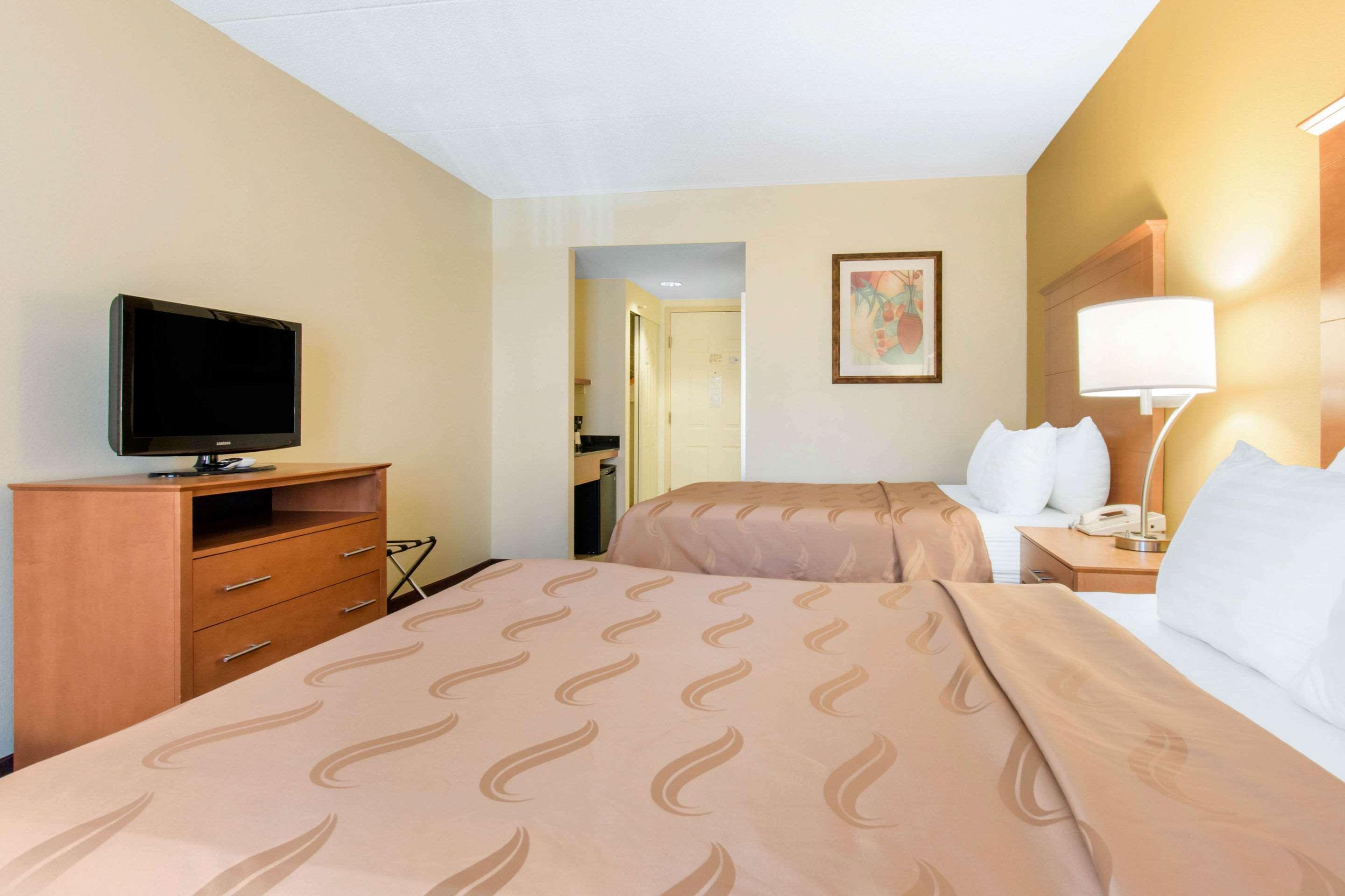 Clarion Hotel & Suites University-Shippensburg Exterior foto