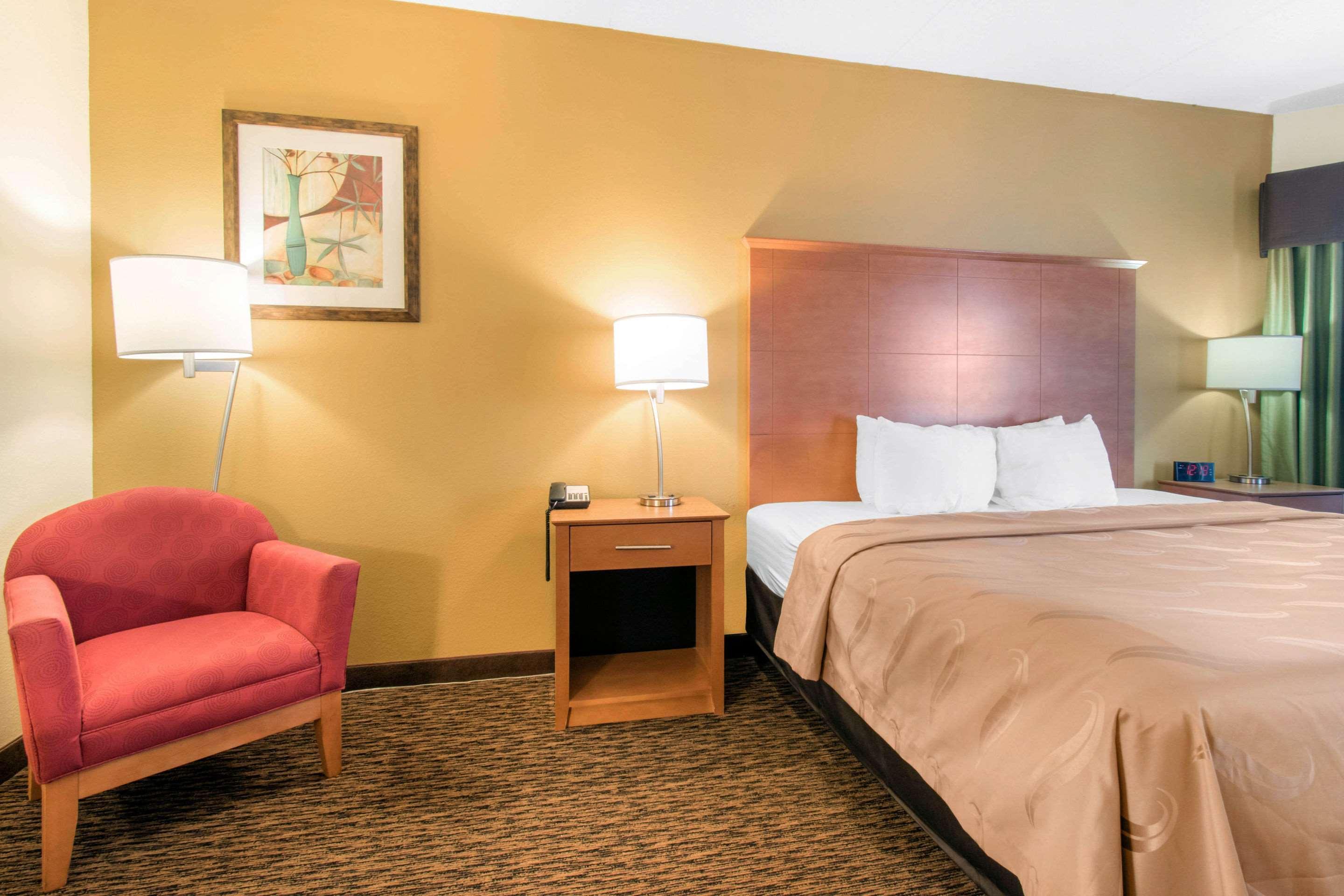 Clarion Hotel & Suites University-Shippensburg Exterior foto