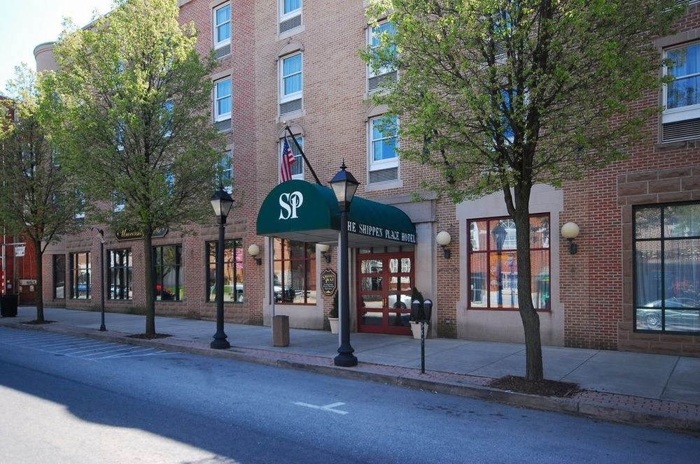 Clarion Hotel & Suites University-Shippensburg Exterior foto