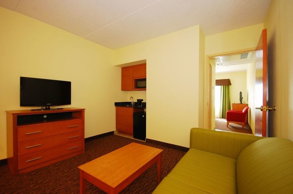 Clarion Hotel & Suites University-Shippensburg Zimmer foto