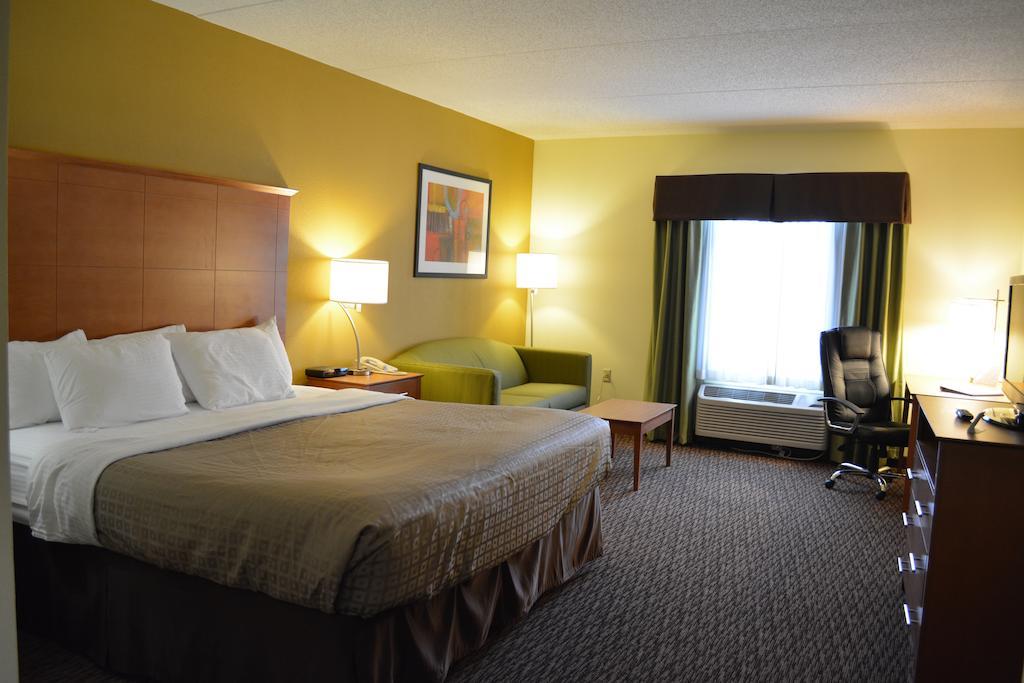 Clarion Hotel & Suites University-Shippensburg Exterior foto