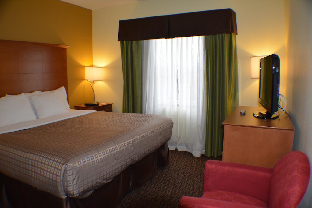 Clarion Hotel & Suites University-Shippensburg Exterior foto