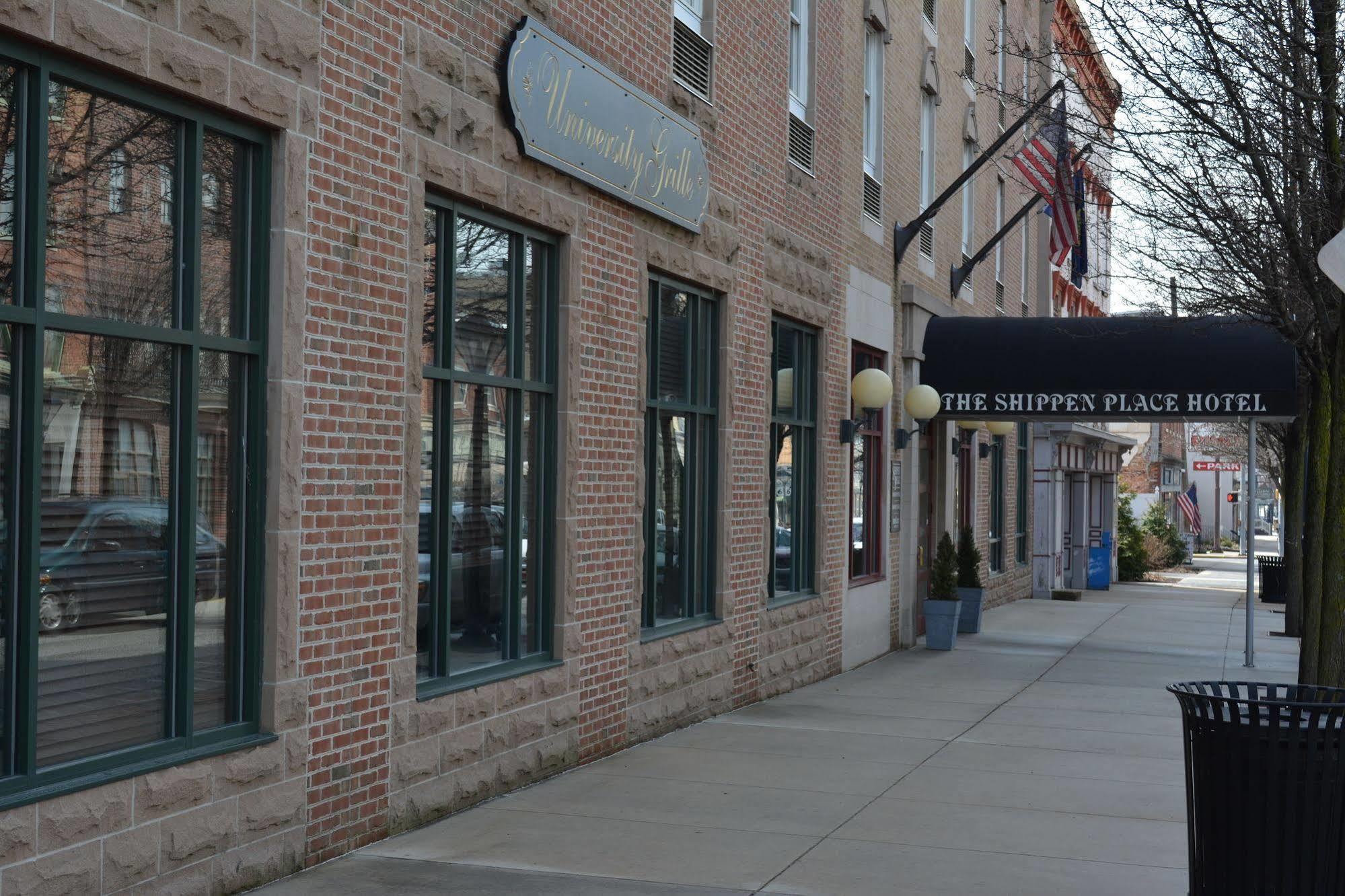 Clarion Hotel & Suites University-Shippensburg Exterior foto